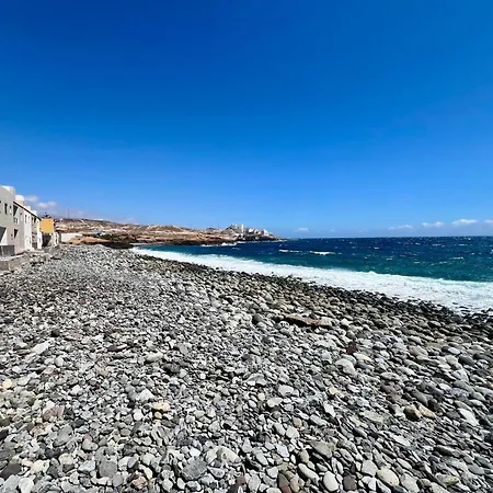 Cozy Front Of The Sea *