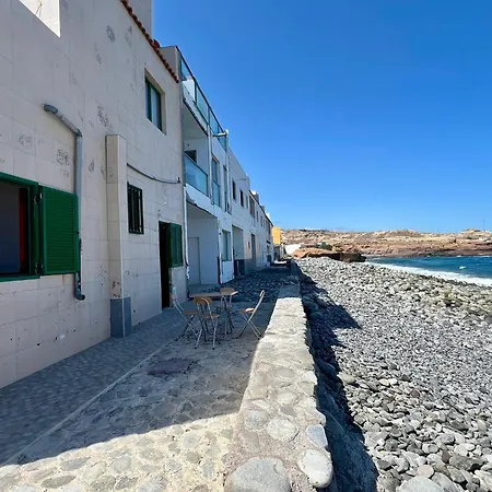 Cozy Front Of The Sea *